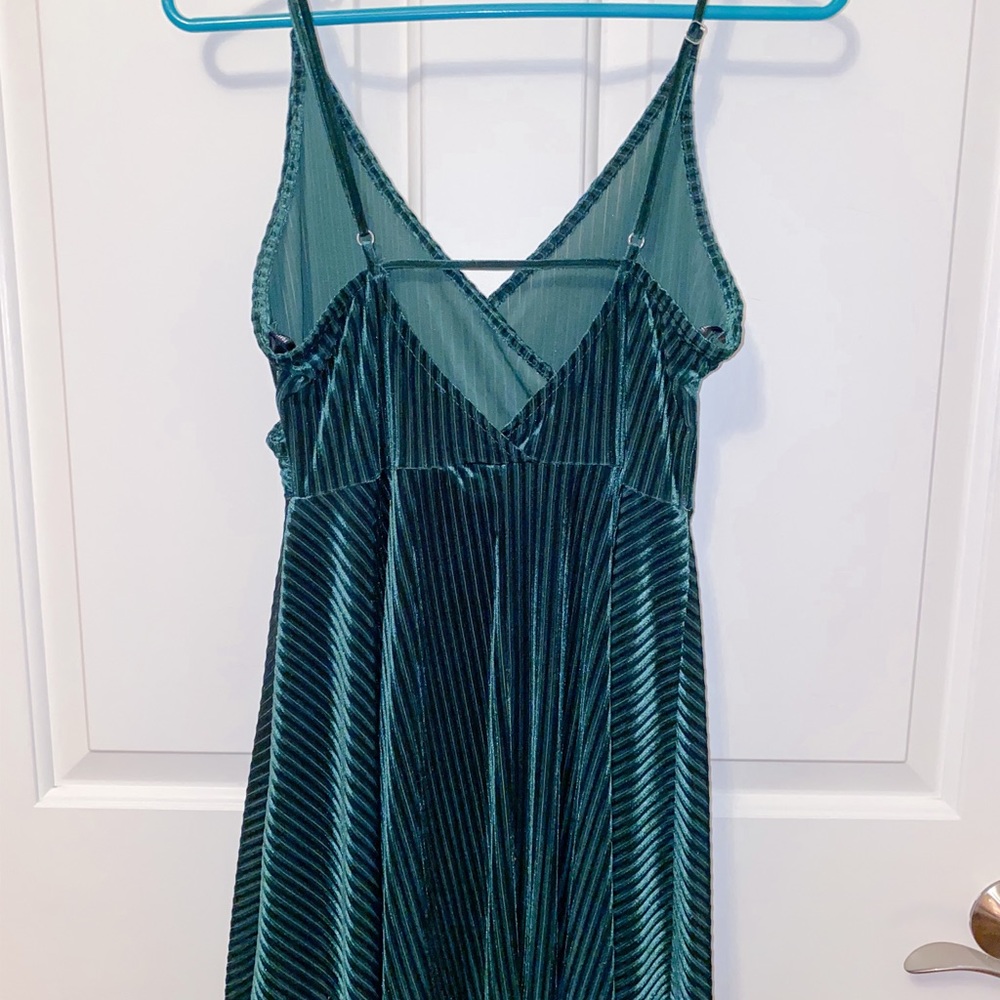 Emerald green dress! - Picture 2 of 3